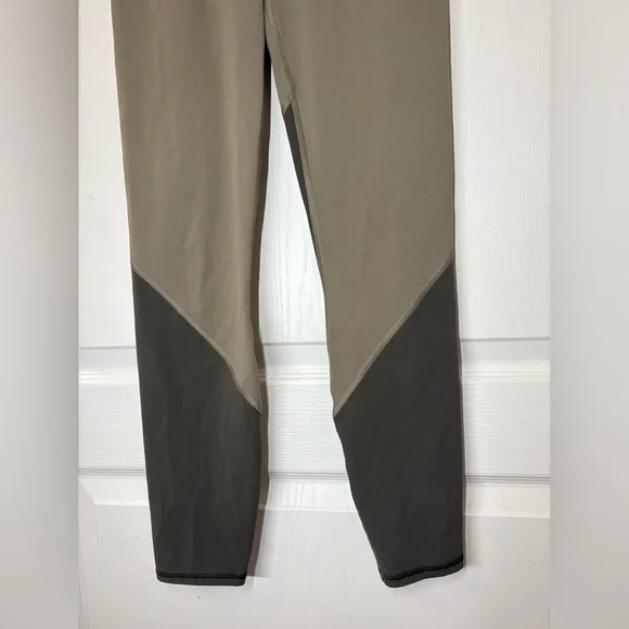 Vuori•High Rise Colorblock Studio Legging•Light Oregano Green•10/10 EUC•Sz XS - Picture 9 of 16